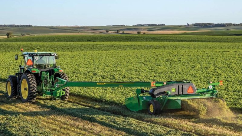 How to make hay - John Deere C500 Mower Conditioner