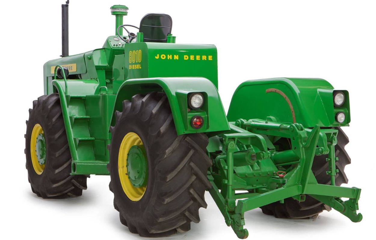 First Articulated Tractor from John Deere was 8010