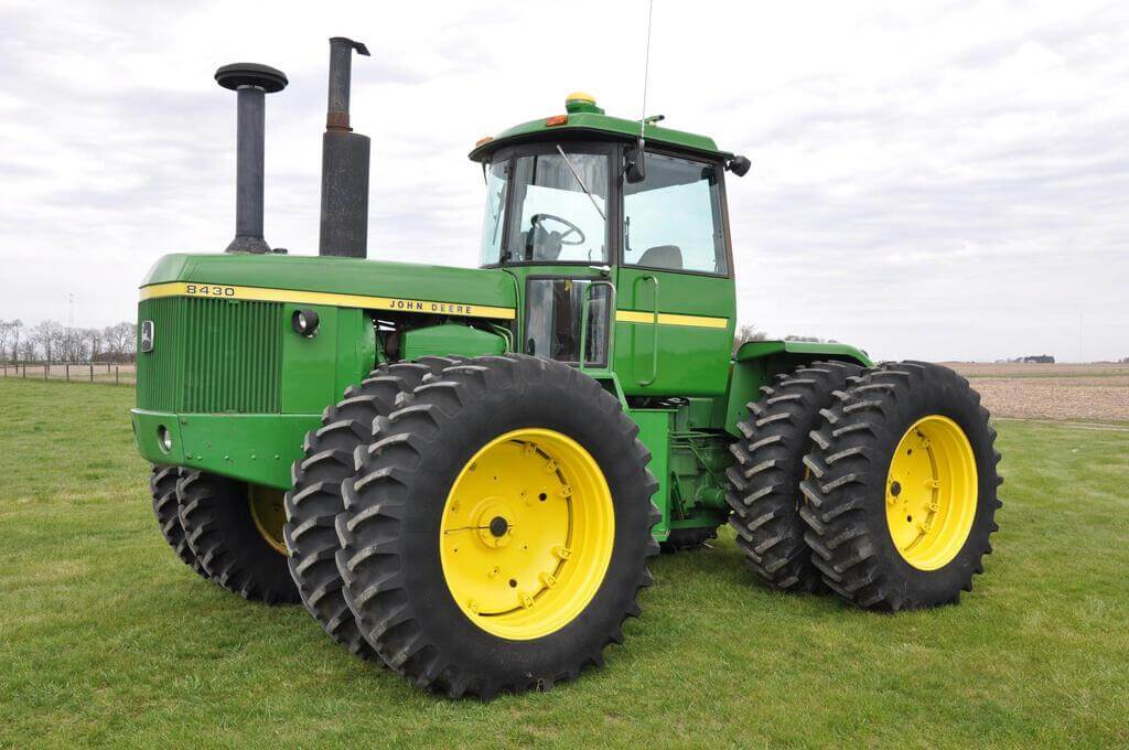 John Deere 8430 articulated tractor from 1975