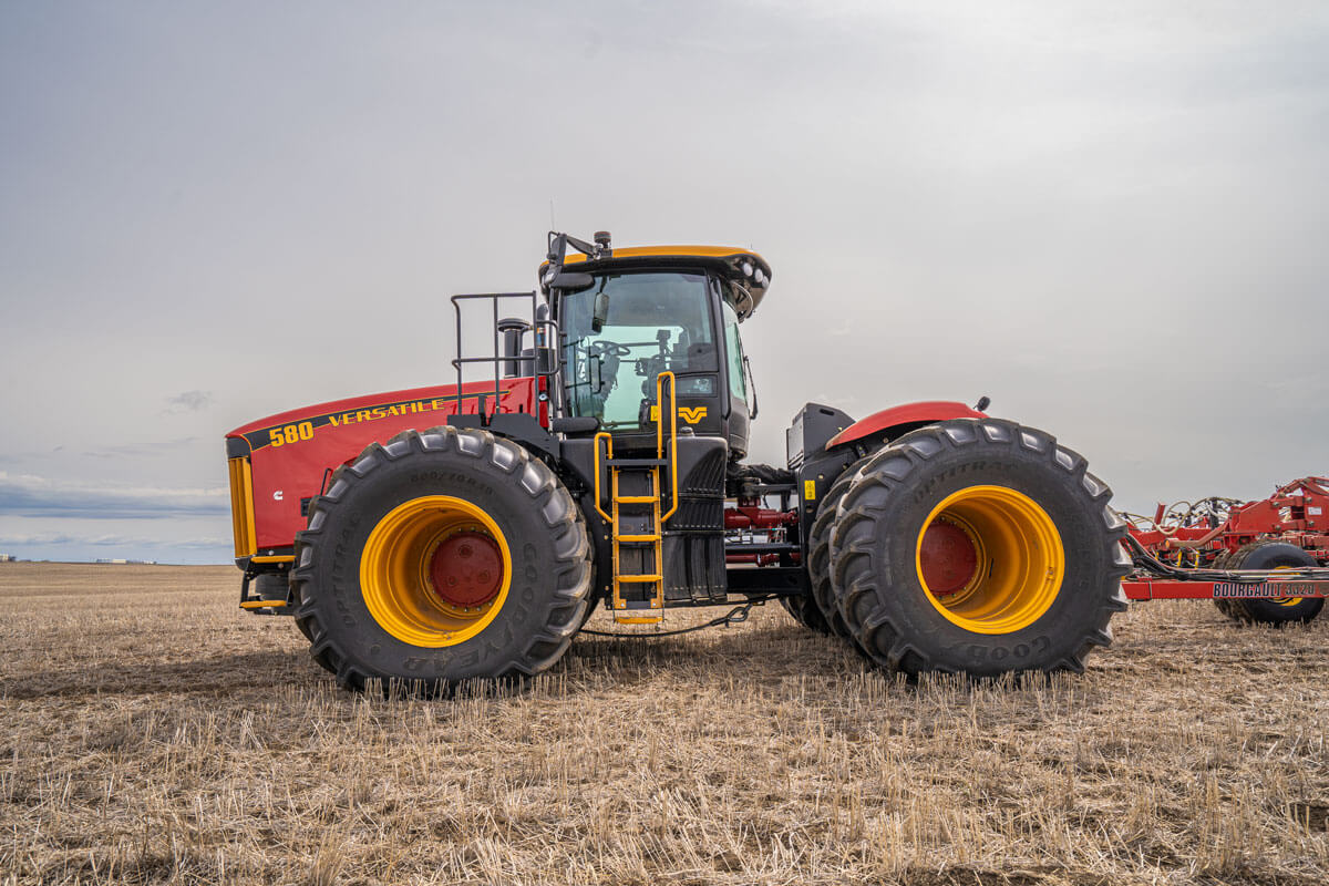 Versatile 580 Articulated Tractor